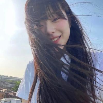 校服的裙摆